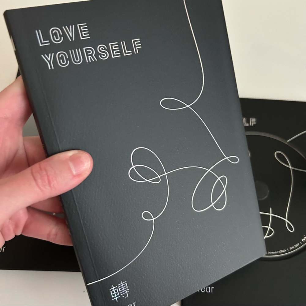 BTS Love Yourself Tear R Version Album with Yoongi Suga Photocard - Picture 8 of 15